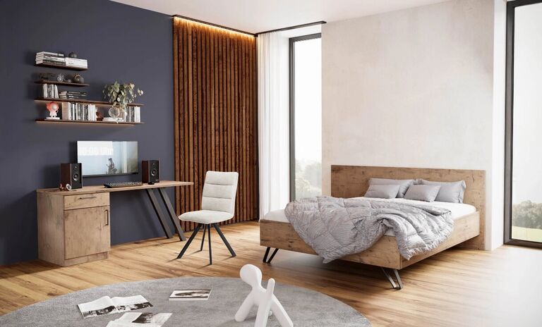 Jugendzimmer mit Schreibtisch und Bett
